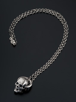 HOOP SKULL NECKLACE