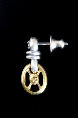 PIRATES LINK EARRING