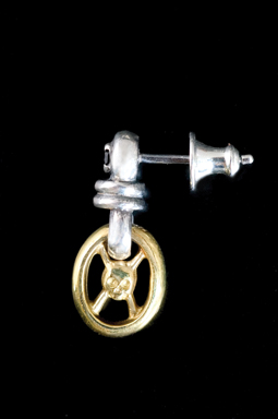 PIRATES LINK EARRING