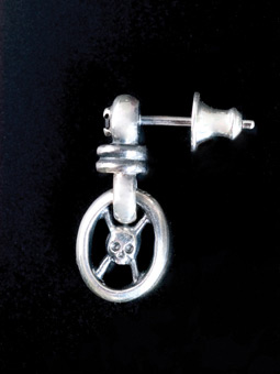 PIRATES LINK EARRING