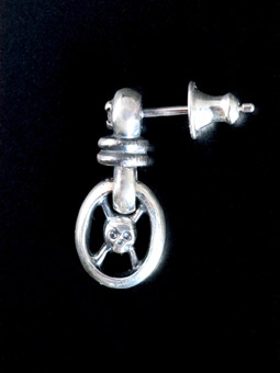 PIRATES LINK EARRING